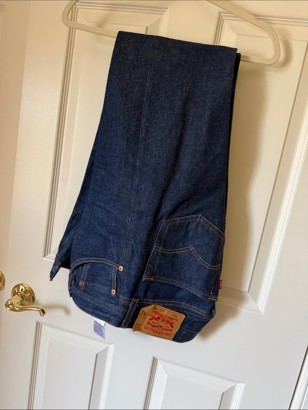 Levi’s 501 Men's Dark Indigo shrink to fit Straight-Leg Jeans, 33x34”